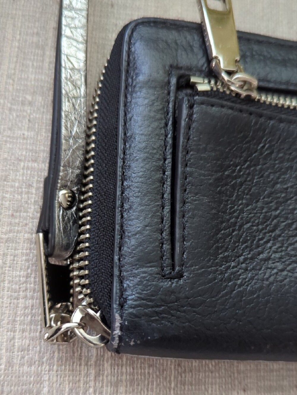 Marc Jacobs Silver Metallic Zip Wristlet Wallet with Black Trim - Picture 5 of 9